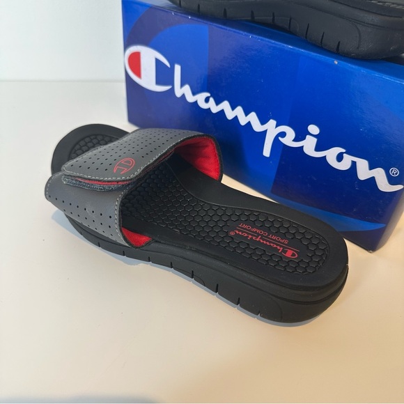 NWT Champion Kids Skid resistant slippers size 13 - Picture 3 of 13